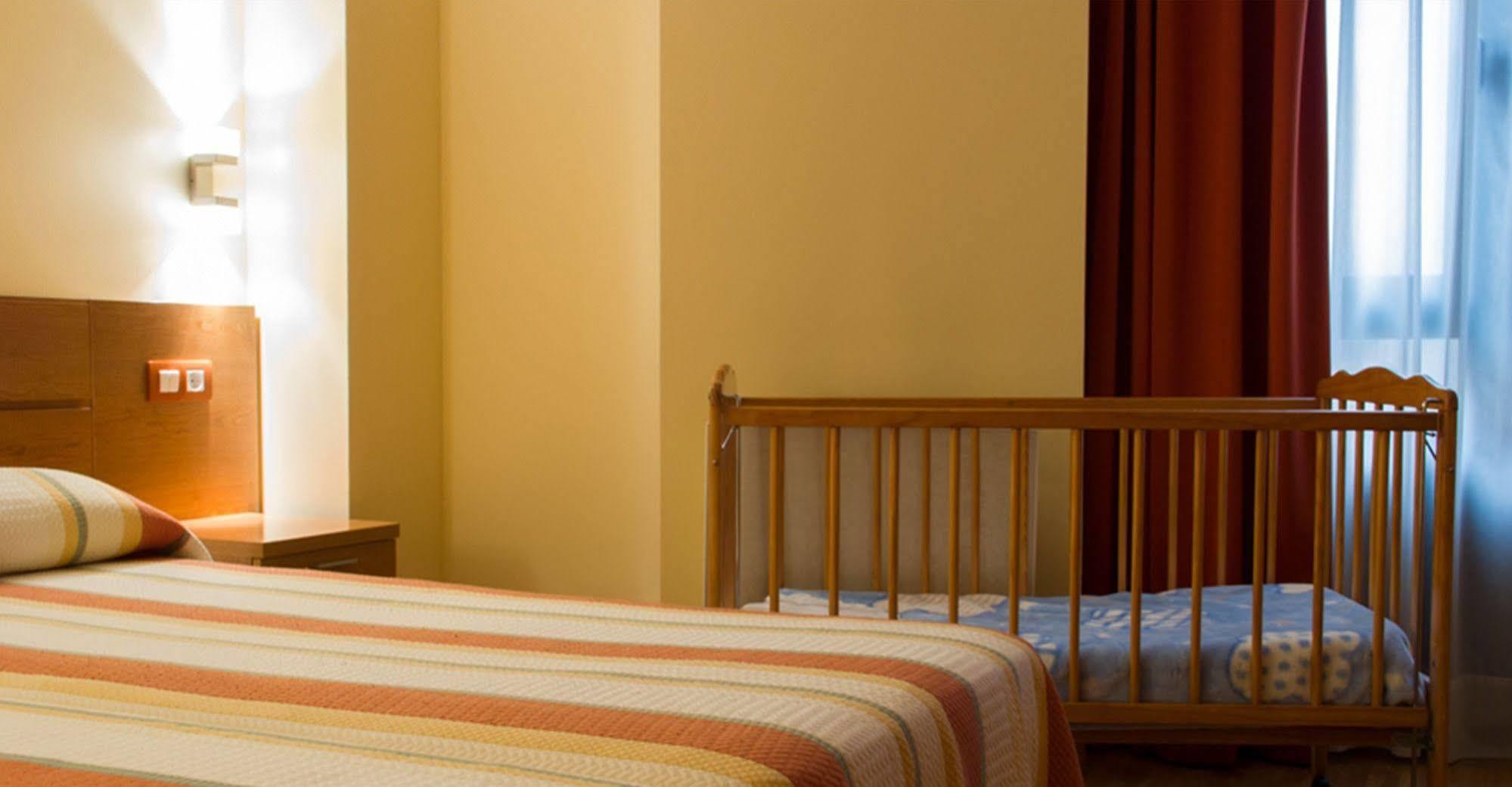 Apartamentos Cean Bermudez 기욘 외부 사진