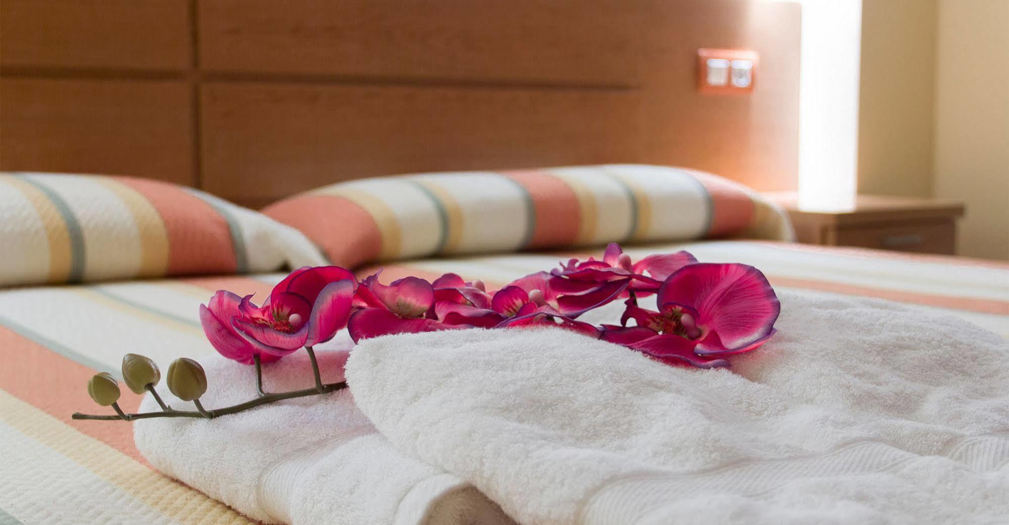 Apartamentos Cean Bermudez 기욘 외부 사진