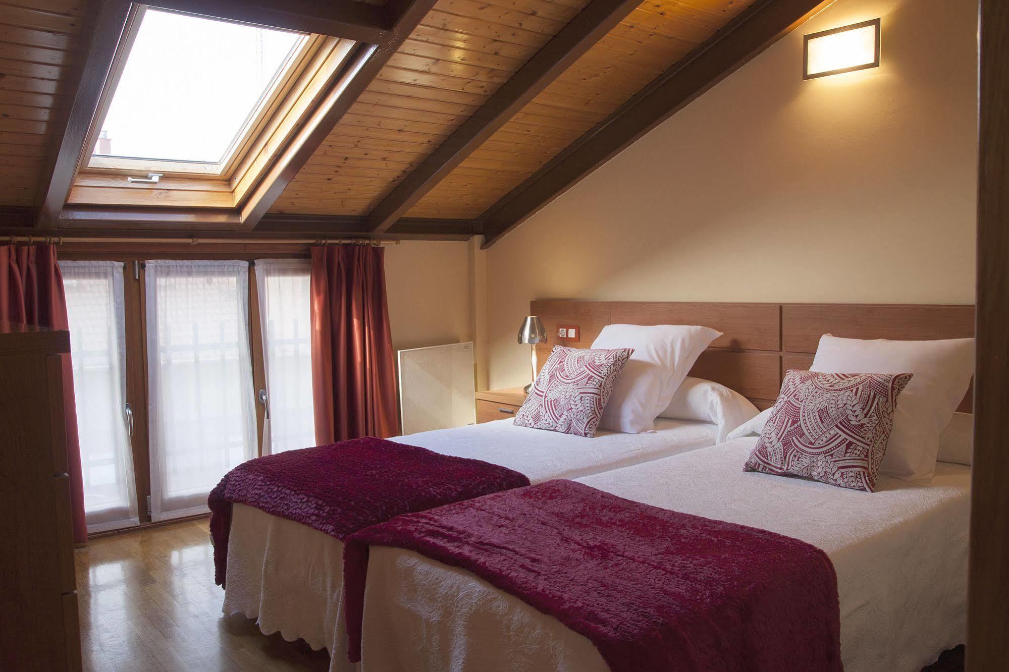 Apartamentos Cean Bermudez 기욘 외부 사진